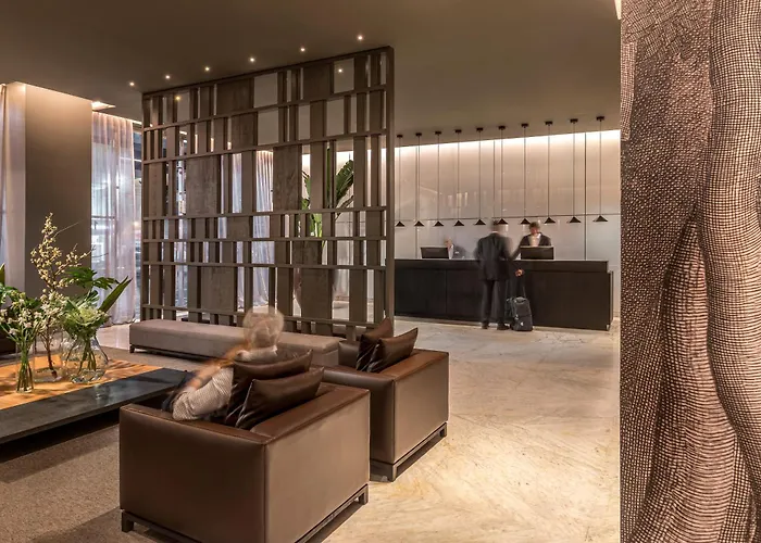 Broadway Hotel & Suites