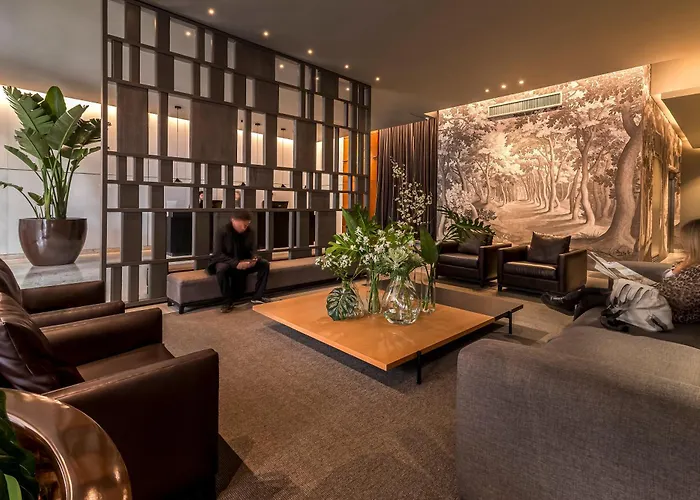 Broadway Hotel & Suites